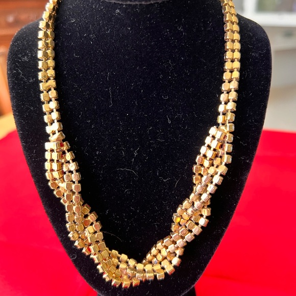 Vintage Red White Twisted Glass Beaded Necklace Gold Tone Setting - Picture 7 of 7